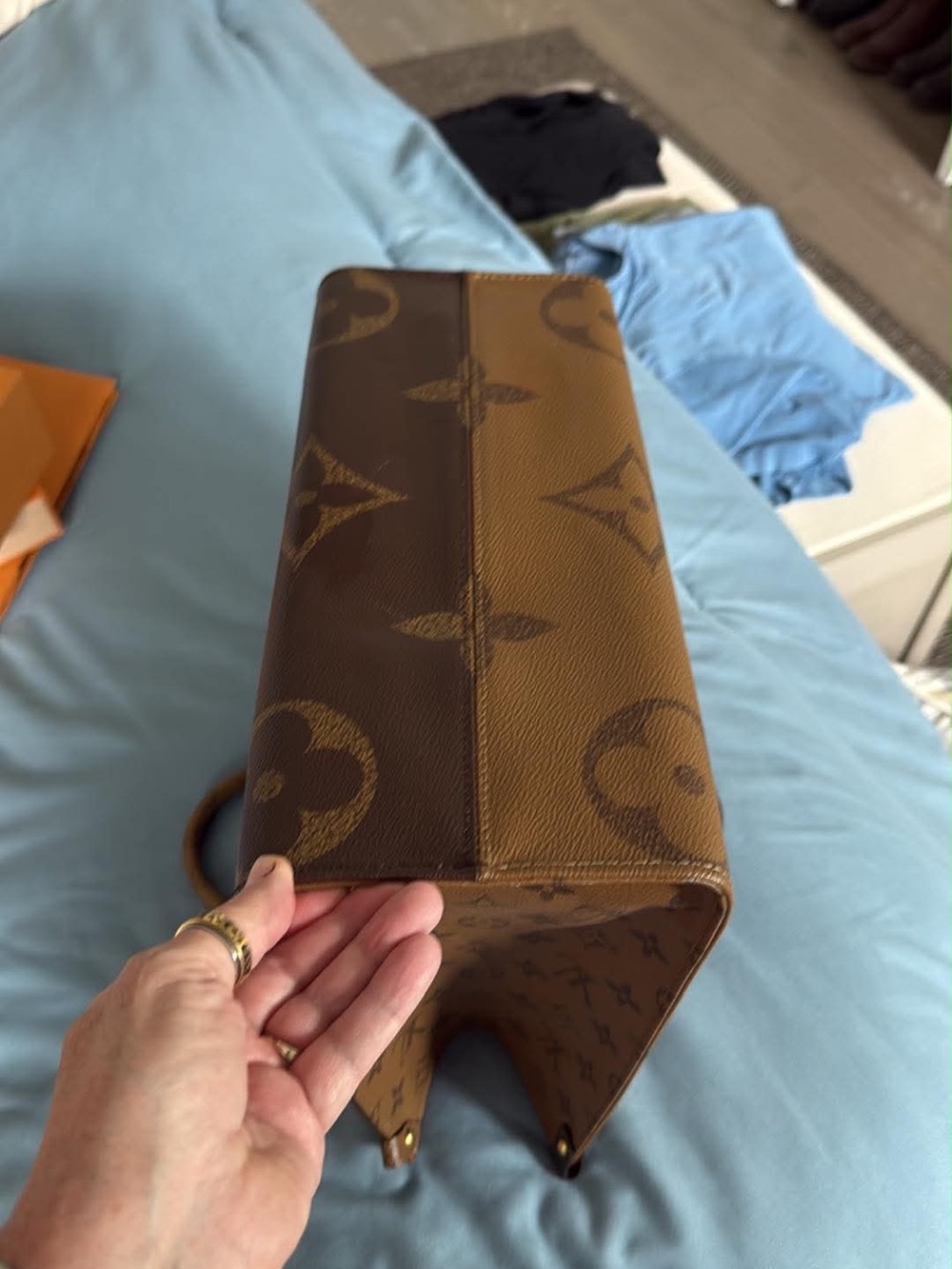 Louis Vuitton - ON THE GO MM - Picture 3 of 12